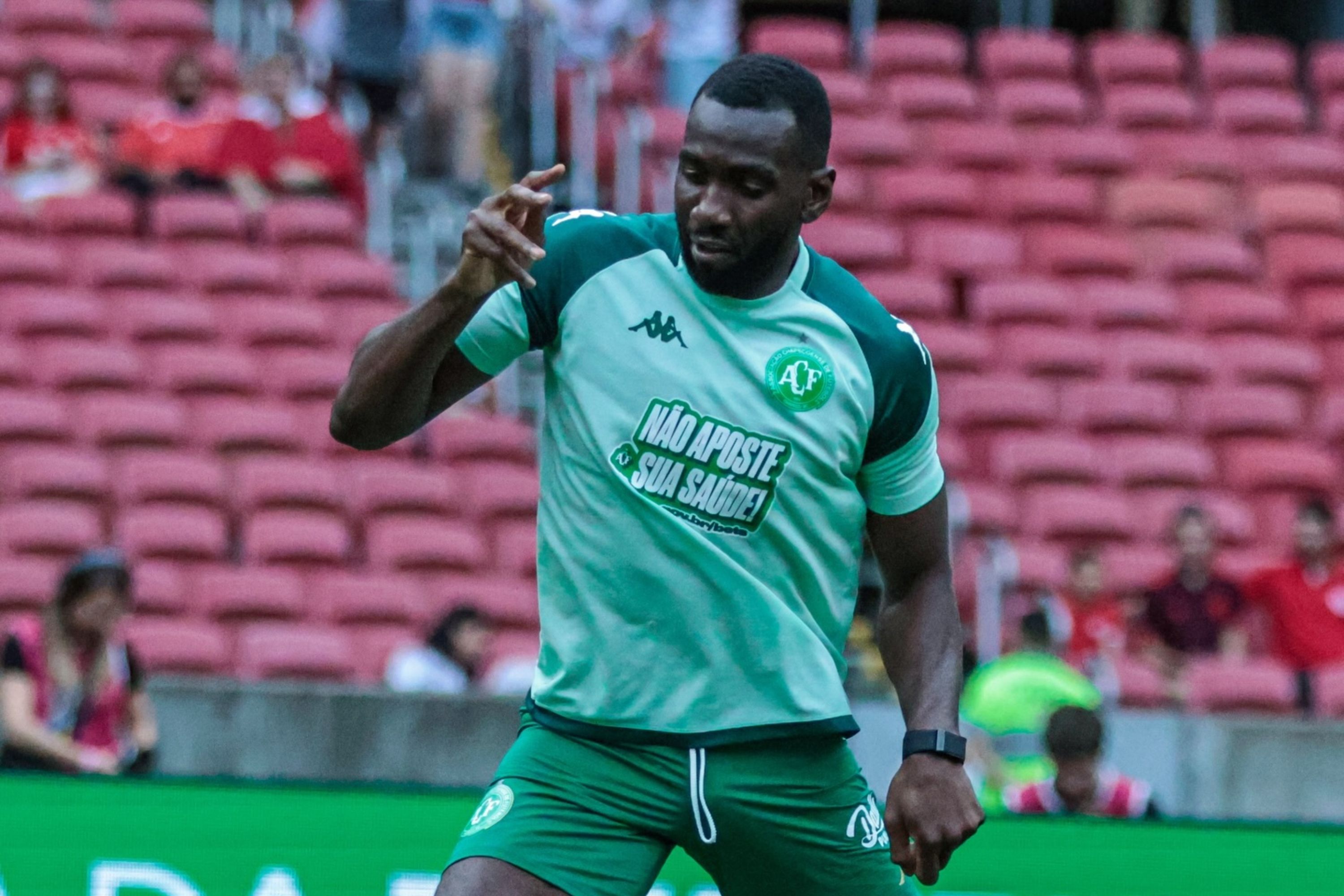 Bolasie se solidariza com família de torcedor do Cruzeiro morto após atropelamento