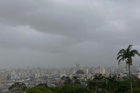 BH tem alerta de chuva e pode registrar até 20 mm nesta segunda (4)