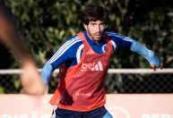 Lucas Silva comparece ao velório de torcedor do Cruzeiro atropelado por ônibus