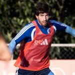 Lucas Silva comparece ao velório de torcedor do Cruzeiro atropelado por ônibus