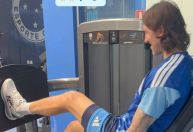 Em recuperação de lesão no joelho, Cássio vai às redes e mostra treino no Cruzeiro