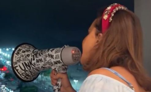 Narcisa grita por Shakira no Rio de Janeiro