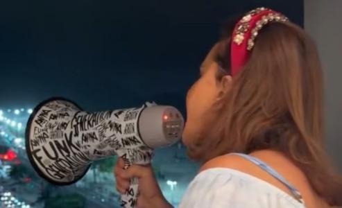 Narcisa grita por Shakira no Rio de Janeiro