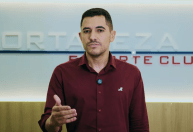 CEO do Fortaleza quebra o silêncio após recado de capitão e pressão da torcida