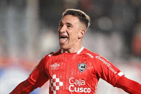 Neri Bandiera comemora gol do Cienciano sobre o Atlético