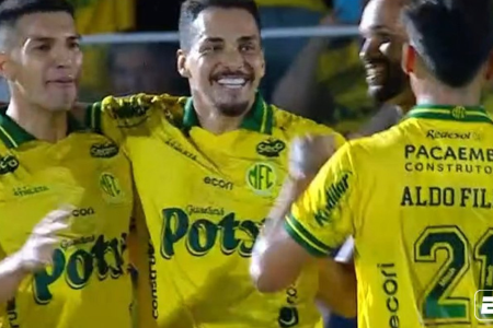 Eduardo comemora gol pelo Mirassol na Libertadores
