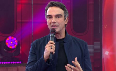 Notícia foi informada por Tadeu Schmidt