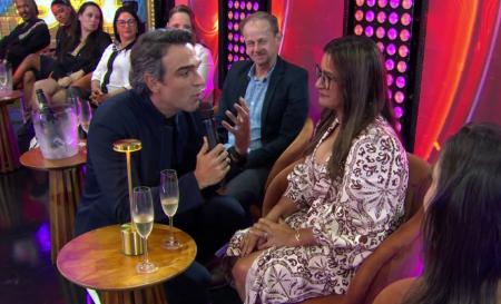 Tadeu Schmidt conversa com a mãe de Milena