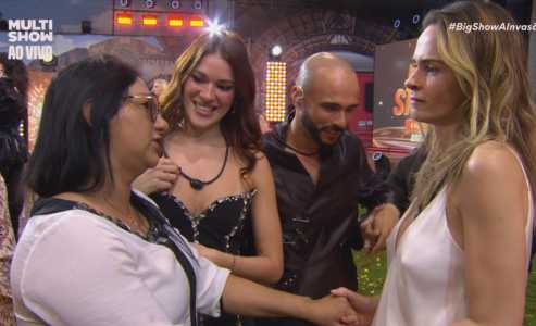 Ana Paula é acolhida por madrasta • Reprodução | Globo