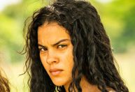 Atacada por jacaré, Bella Campos diz que 'ancestralidade indígena' a salvou