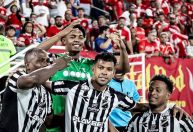 Carrasco de rival, ex-Cruzeiro alcança nova marca em tradicional clube do Nordeste