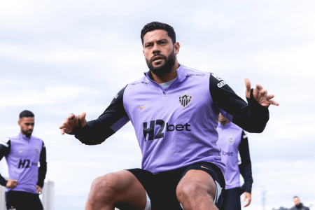 Hulk durante treino do Atlético no CT Joaquim Brava
