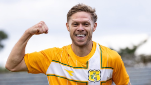 Ex-Cruzeiro e Atlético estreia por tradicional clube brasileiro com gol em clássico