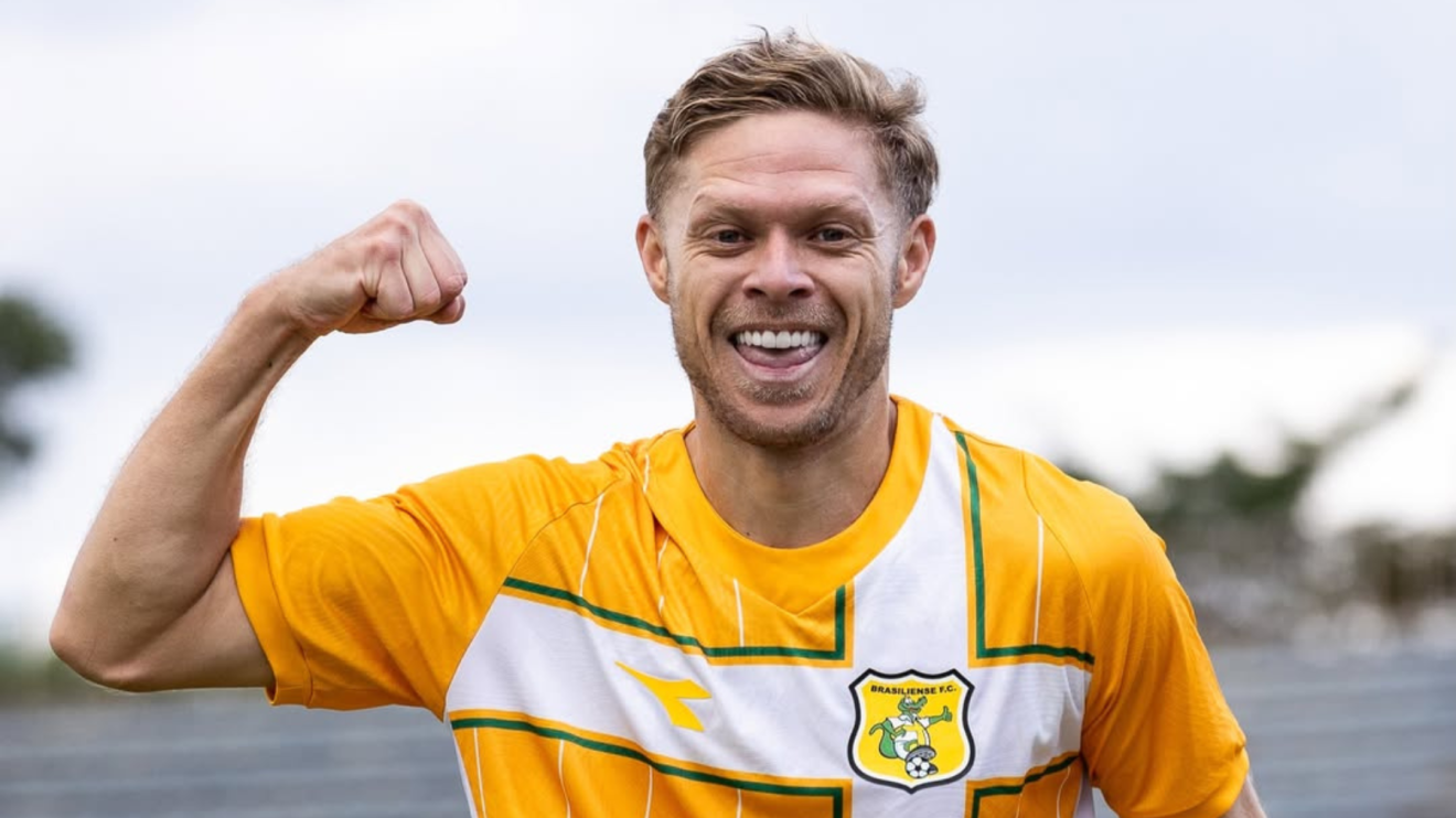 Ex-Cruzeiro e Atlético estreia por tradicional clube brasileiro com gol em clássico