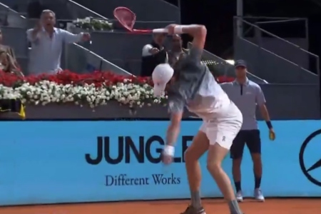 João Fonseca quebrou a raquete durante a partida contra Rafael Jodar no Masters 1000 de Madri