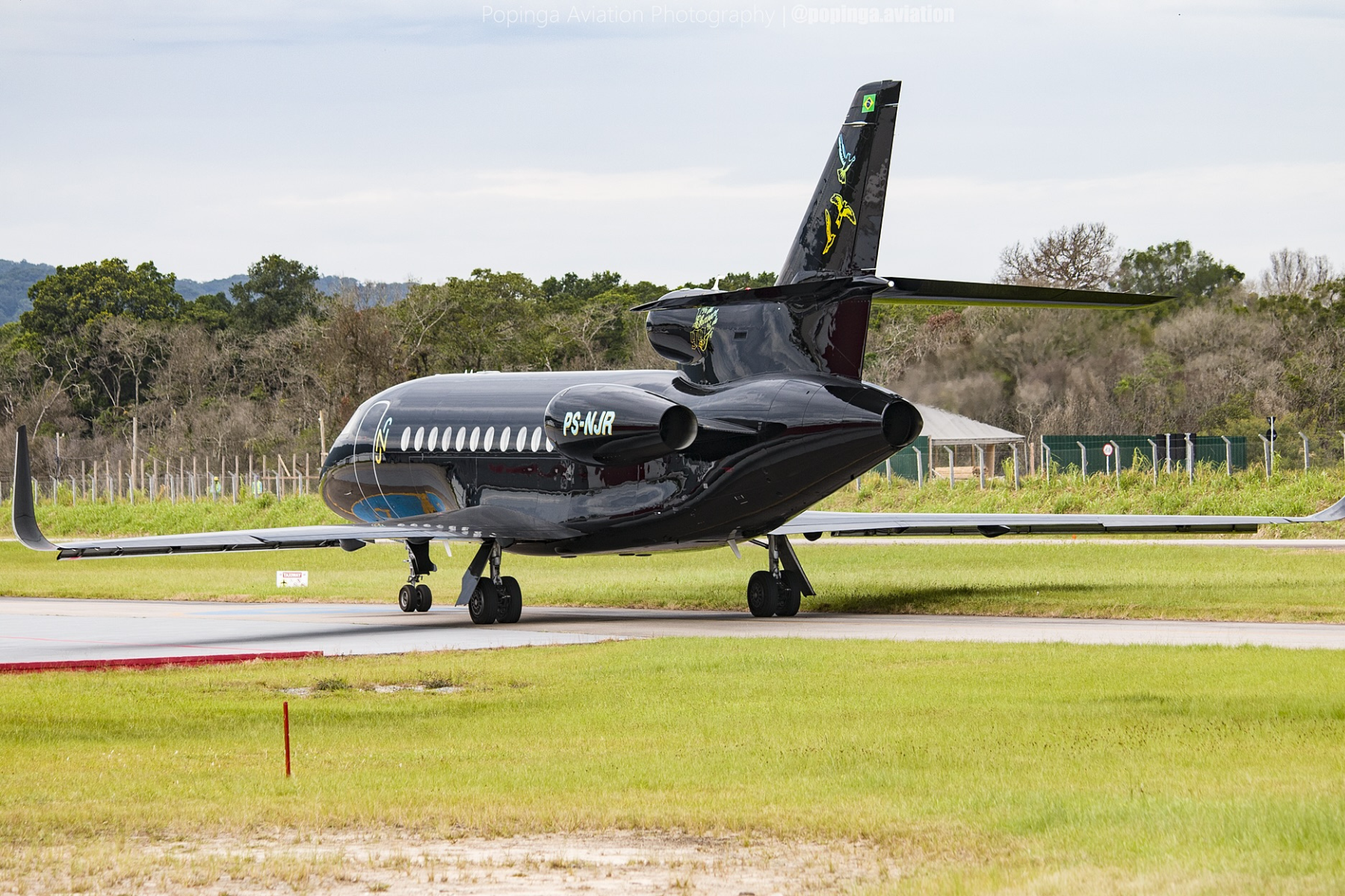 Avião de Neymar faz viagens intercontinentais e chama a atenção em SC