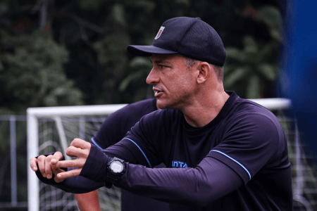 Corrêa, ex-Atlético, no comando técnico do Blumenau-SC