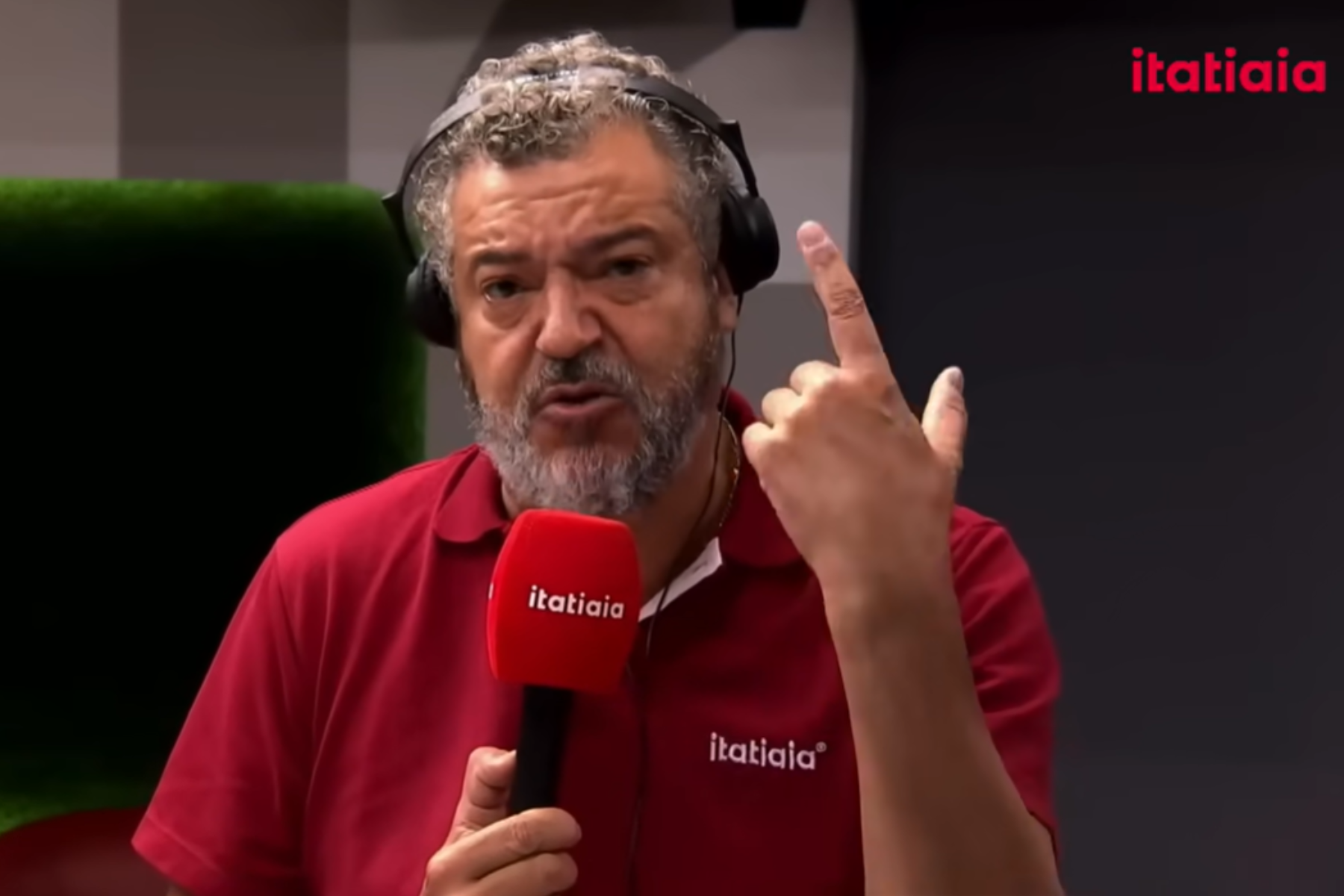 Caixa fica na bronca com 'Barba' e pede entrada de joias da base do Atlético