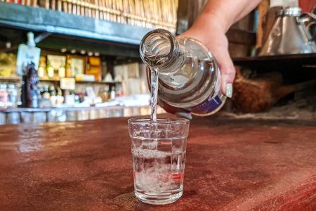 Cachaça de Salinas brilha na Europa: Minas é destaque na Alimentaria 2026