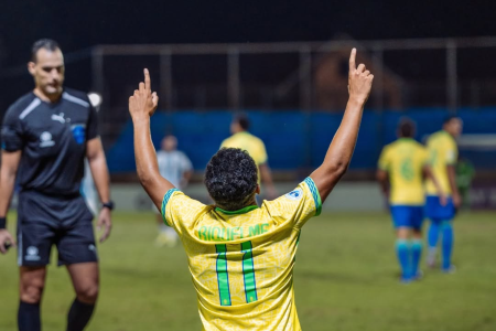 Riquelme, do Atlético, comemora gol pela Seleção Brasileira Sub-17