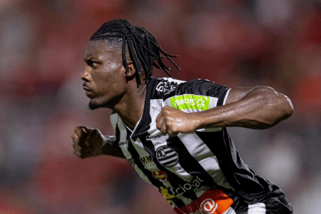 Ronaldo Tavares comemora gol pelo Athletic