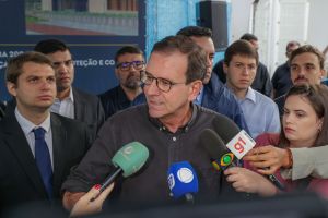 Paes culpa 'turma que governava' o Rio por crise e chama grupo de 'máfia'