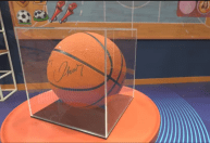 Bola autografada por Oscar Schmidt vira destaque na casa do BBB 26