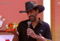 Alberto Cowboy recebe prêmio após BBB 26 e manda recado para Ana Paula
