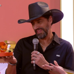 Alberto Cowboy recebe prêmio após BBB 26 e manda recado para Ana Paula