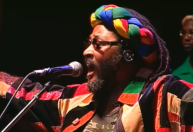 Quem é Edson Gomes, cantor acusado de agressão por Daniela Mercury