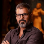 Juliano Cazarré rebate críticas após lançar evento só para homens