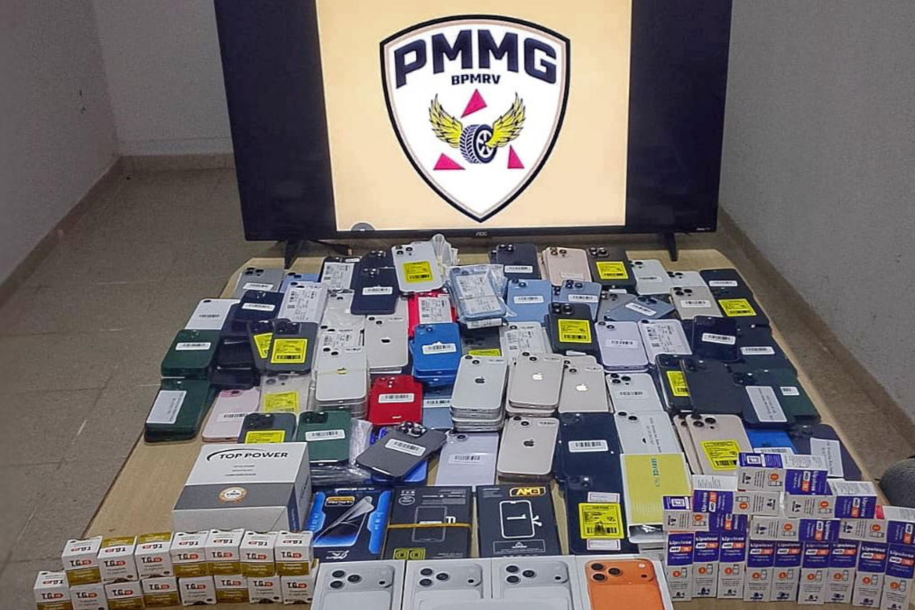 Homem é preso com mais de R$ 950 mil em itens irregulares em Além Paraíba