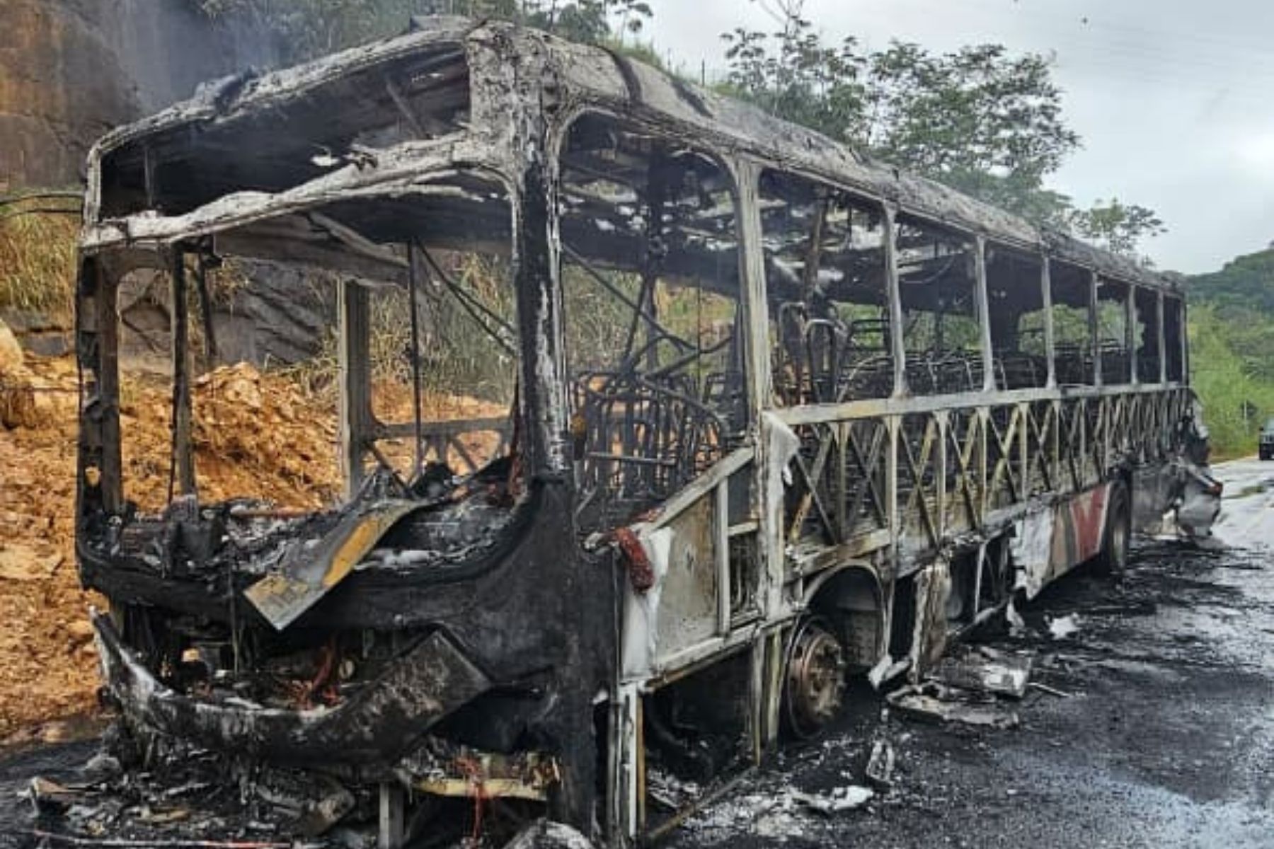 Ônibus pega fogo durante viagem de Matias Barbosa a Juiz de Fora