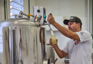 Refrigerante feito à base de soro de leite é tema de pesquisa no Instituto Cândido Tostes