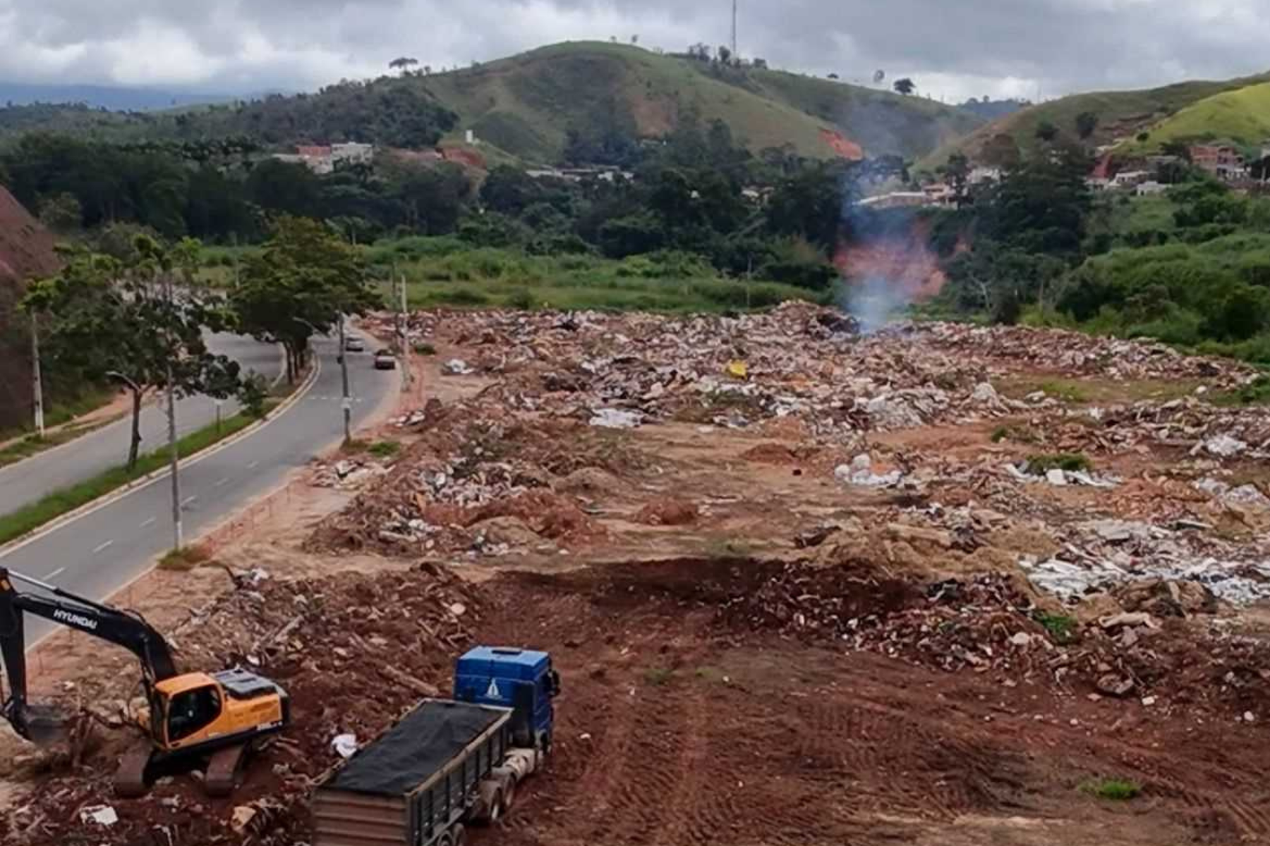Ubá inicia desmonte de bota-foras instalados devido à tragédia das chuvas