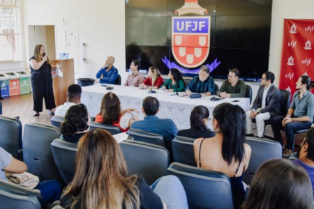 Encontro para esclarecimento da situação do Colégio de Aplicação João XXIII • Carolina de Paula/UFJF