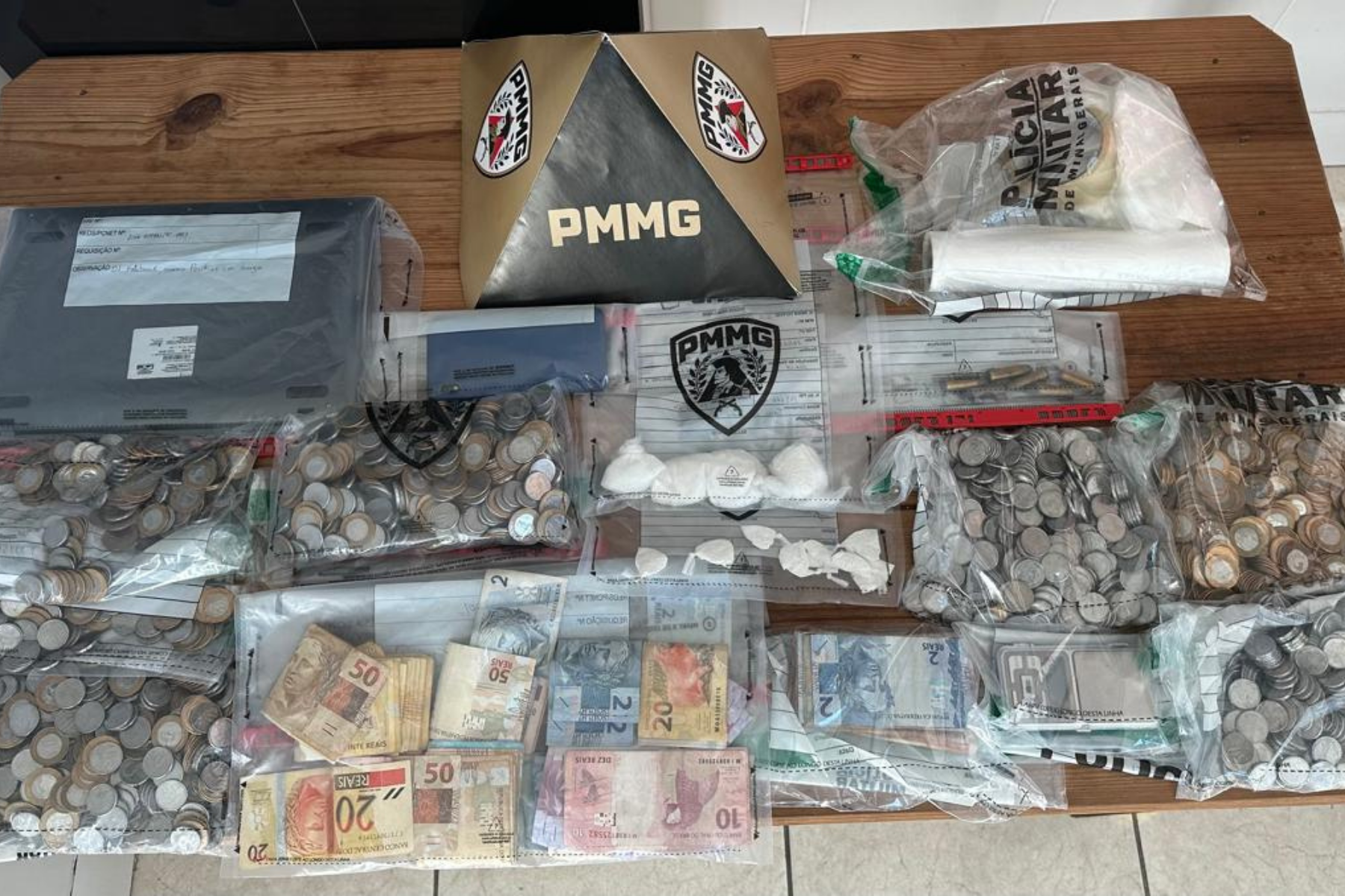 Idoso de 71 anos é preso após denúncias por tráfico de drogas em Barbacena