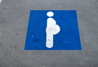 Nova Lei garante vagas para gestantes e puérperas na área azul em Juiz de Fora