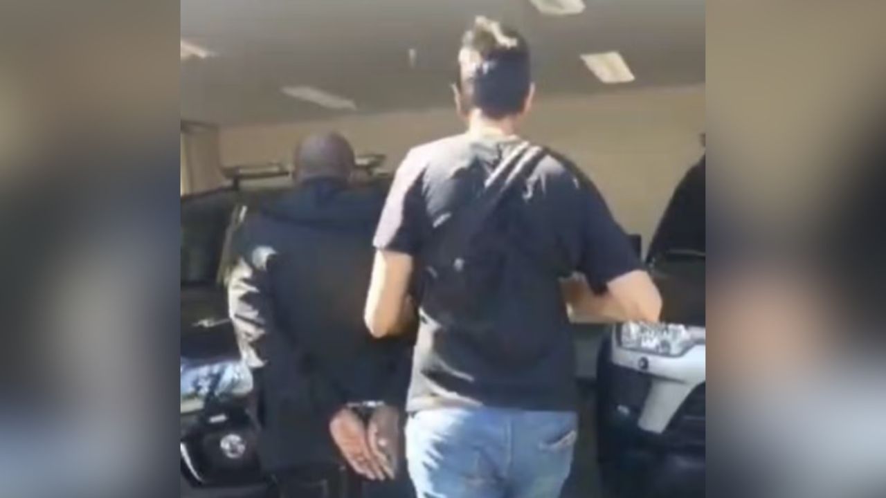Filho é preso por matar mãe e cortar dedo da vítima para acessar o celular dela em SP