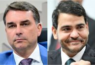 Flávio Bolsonaro cutuca Messias por atuação da AGU no escândalo do INSS