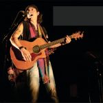 Rock britânico e gastronomia ocupam a Praça Nova York, em BH, neste sábado (25)