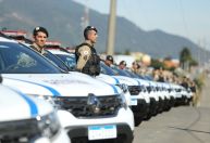 Governo de MG entrega helicóptero e viaturas a militares em meio a impasse por reajuste