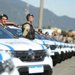 Governo de MG entrega helicóptero e viaturas a militares em meio a impasse por reajuste