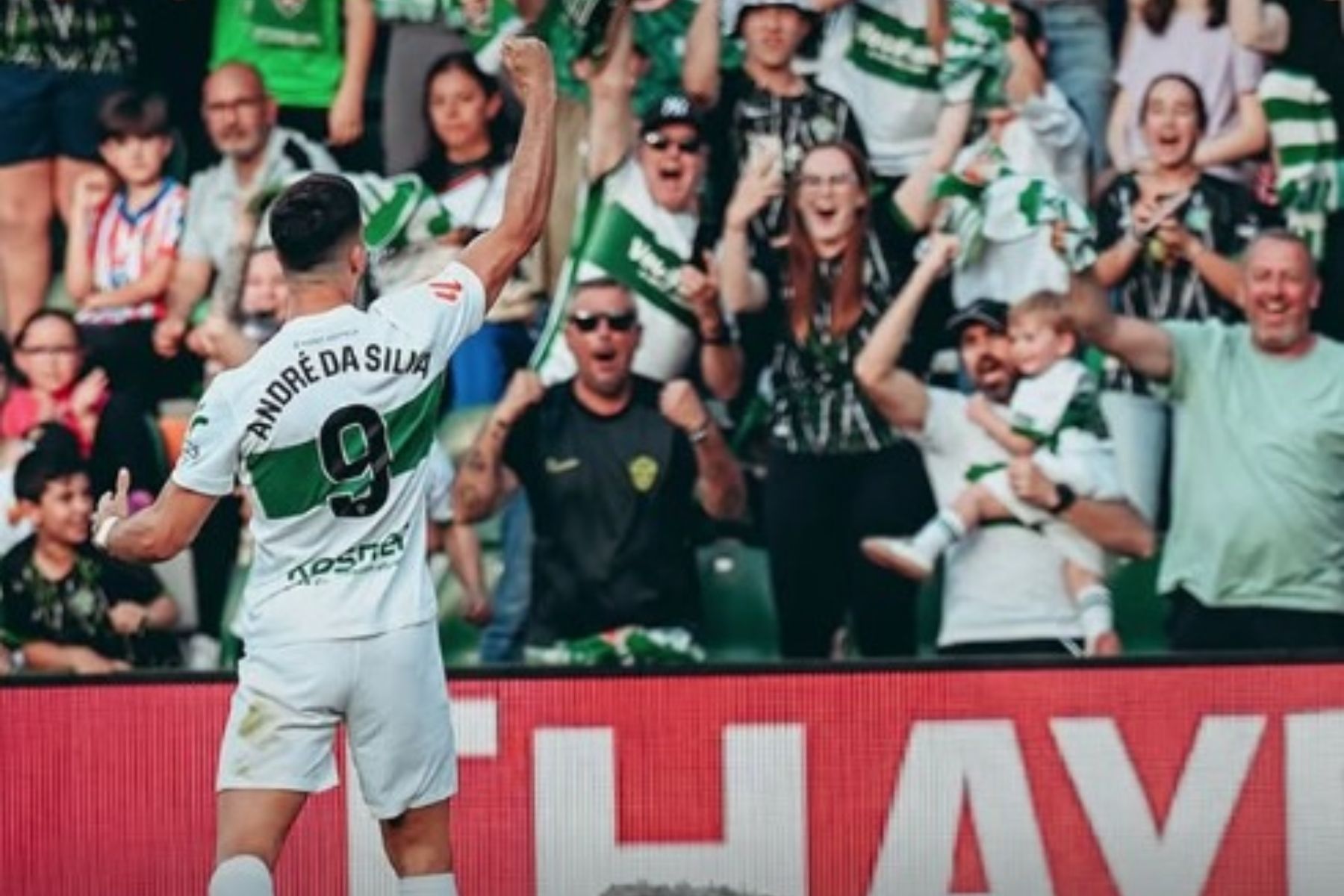 Elche vence Atlético de Madrid em casa e sai da zona de rebaixamento