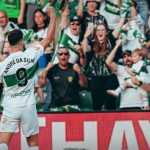 Elche vence Atlético de Madrid em casa e sai da zona de rebaixamento