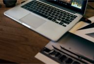 UE muda regras e notebooks vendidos a partir de 2027 devem ter baterias fáceis de remover