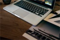 UE muda regras e notebooks vendidos a partir de 2027 devem ter baterias fáceis de remover