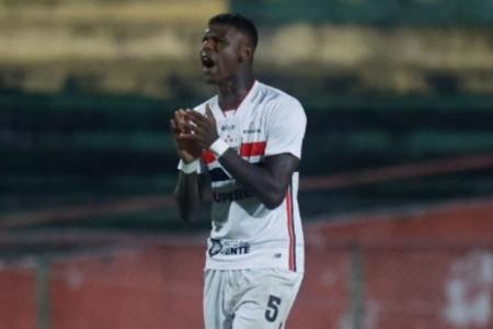 Arboleda em jogo contra o Chapecoense em 12 de março