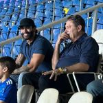 Ao lado de Pedrinho, Gusttavo Lima acompanha Goiás x Cruzeiro no Serra Dourada