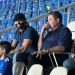 Ao lado de Pedrinho, Gusttavo Lima acompanha Goiás x Cruzeiro no Serra Dourada